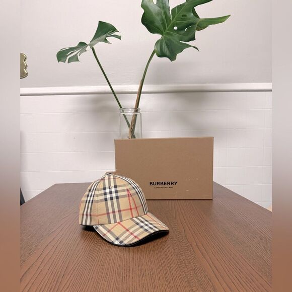 BURBERRY LIKE NEW CANVAS HAT - Picture 1 of 7